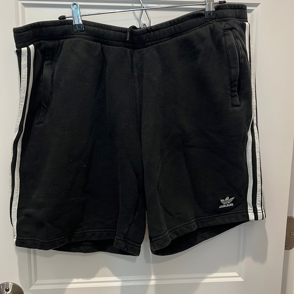 adidas Other - Men’s adidas sweat shorts with drawstring xl